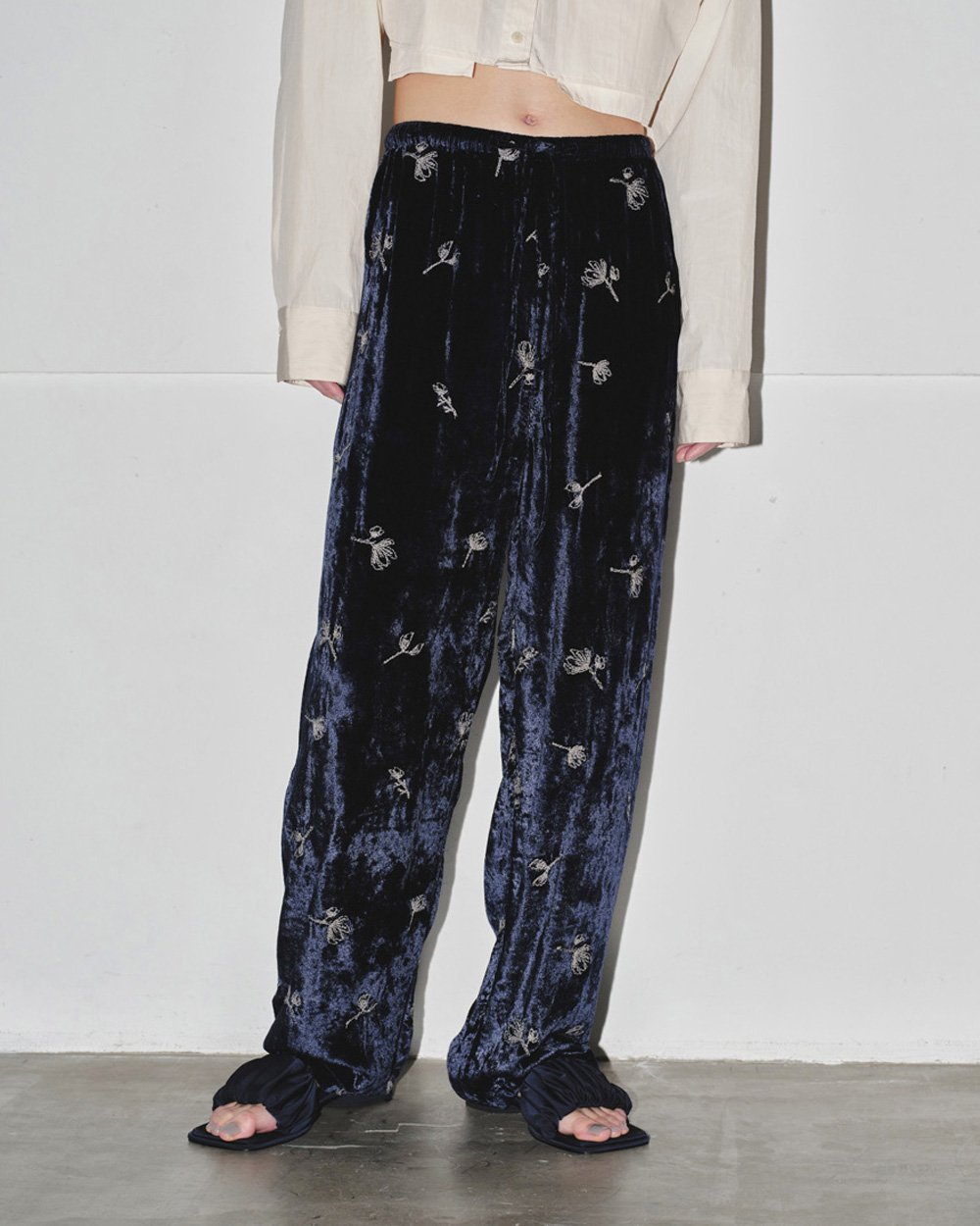 新品TODAYFUL Embroidery Velour Pants ネイビー TODAYFUL Embroidery Velour Pants ネイビー 38 【公式通販】