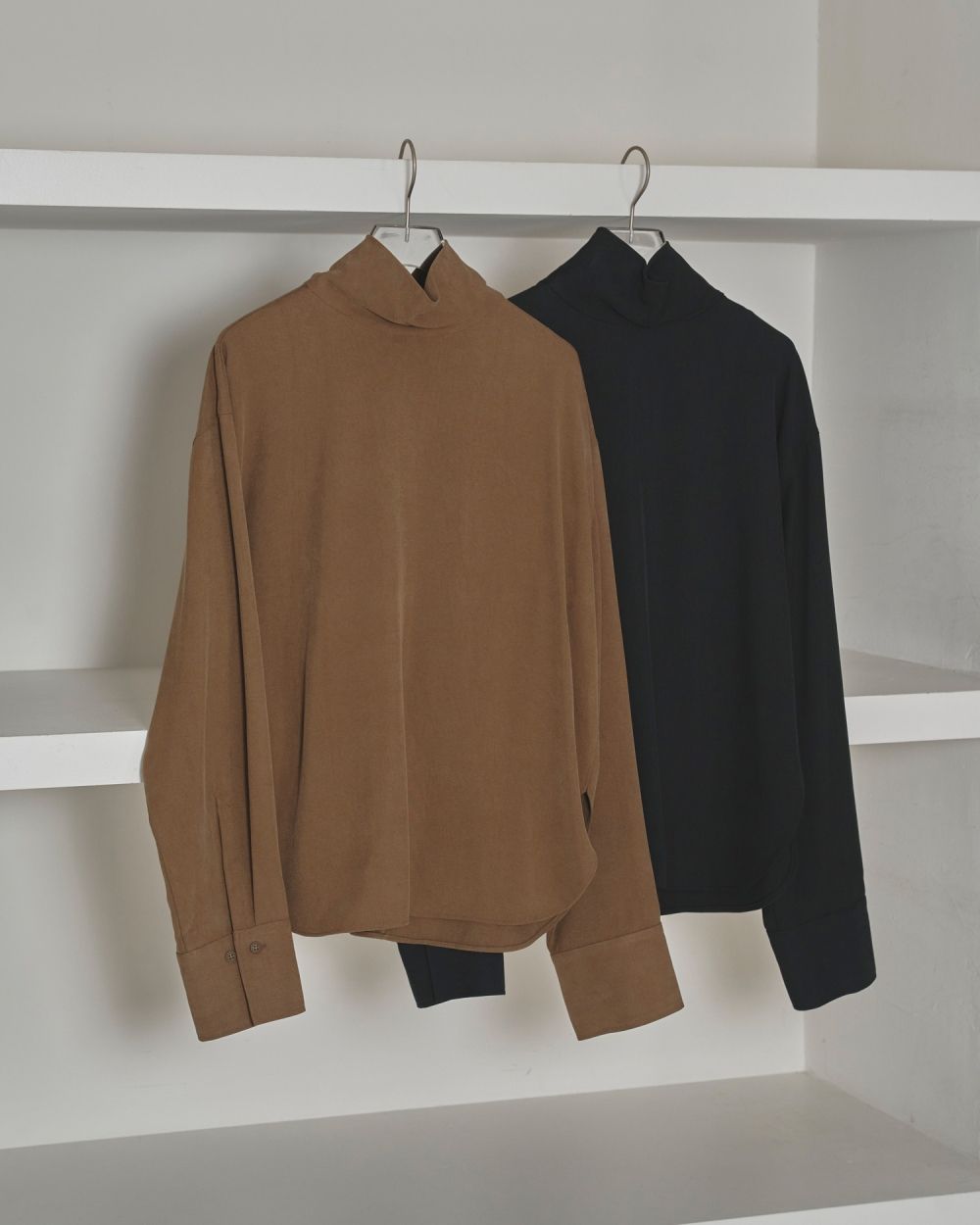 美品 todayful Peachskin Turtle Blouse ブラウン TODAYFUL(トゥデイフル) / Life's online store（ライフズ