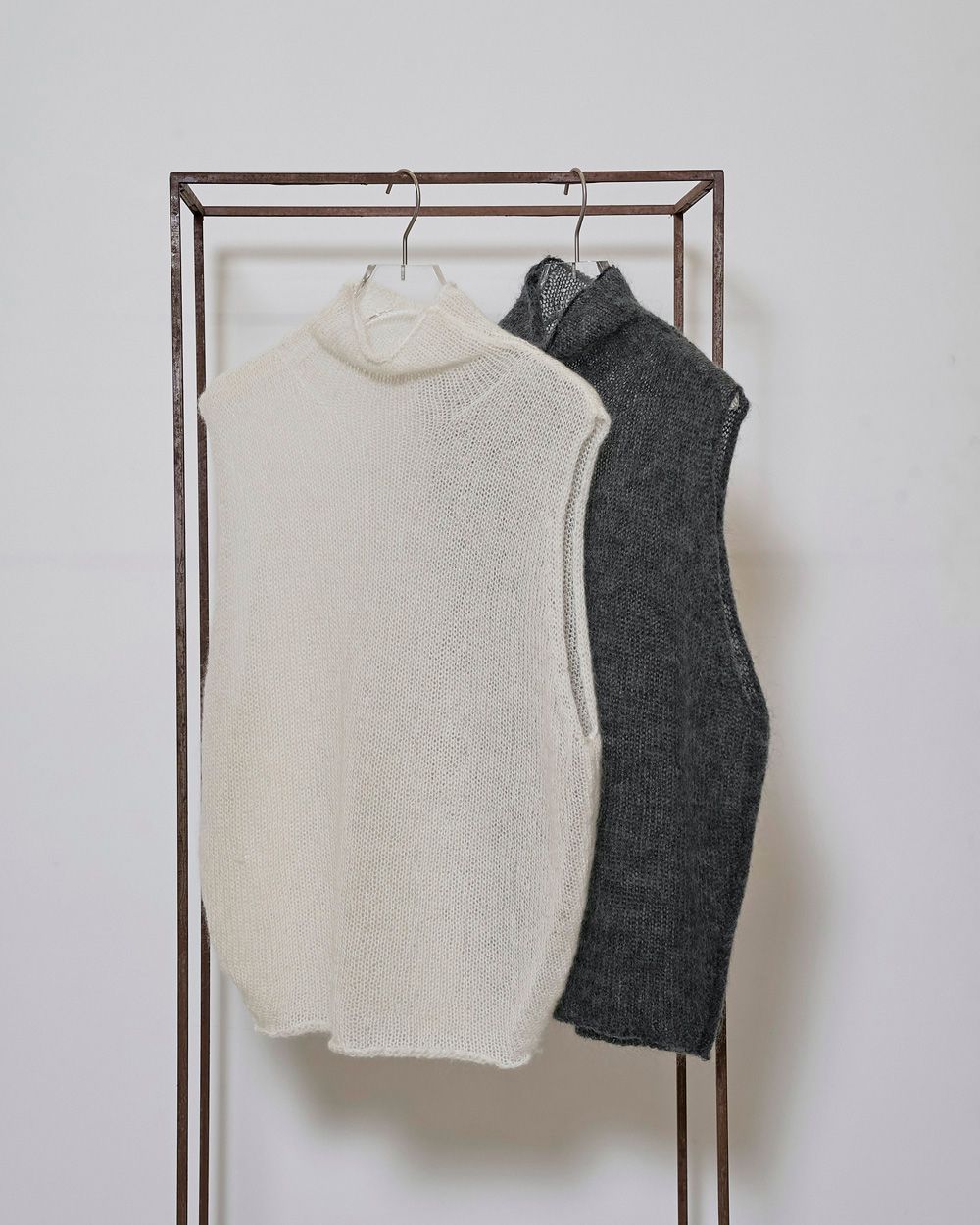 Woolmohair Turtle Knitvest Woolmohair Turtle Knitvest,ウールモヘアタートルニットベスト,12520505,ニットベスト,モヘアベスト,ベスト,ニットトップ,タートルニットベスト,タートルネックトップ,トップス,セットアップ,todayful,トゥデイフル,lifes,ライフズ,25aw,吉田怜香