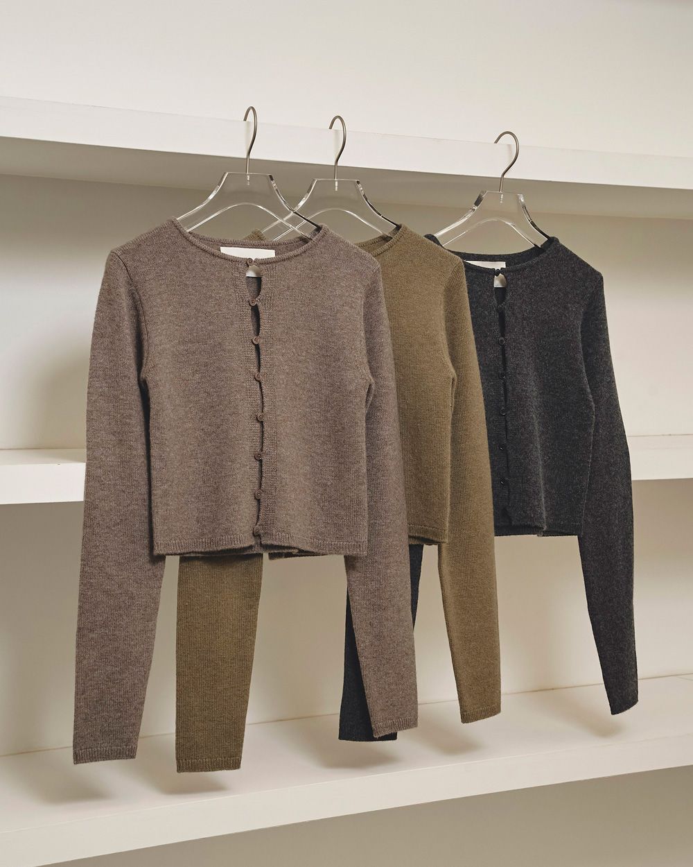 Cashmere Compact Cardigan Cashmere Compact Cardigan,カシミヤコンパクトカーディガン,12520509,カシミヤカーディガン,コンパクトカーディガン,コンパクトニットトップス,カーディガン,ニットカーディガン,カシミヤトップス,ニットトップス,ショートカーディガン,ショートカシミヤカーディガン,セットアップ,todayful,トゥデイフル,lifes,ライフズ,25aw,吉田怜香