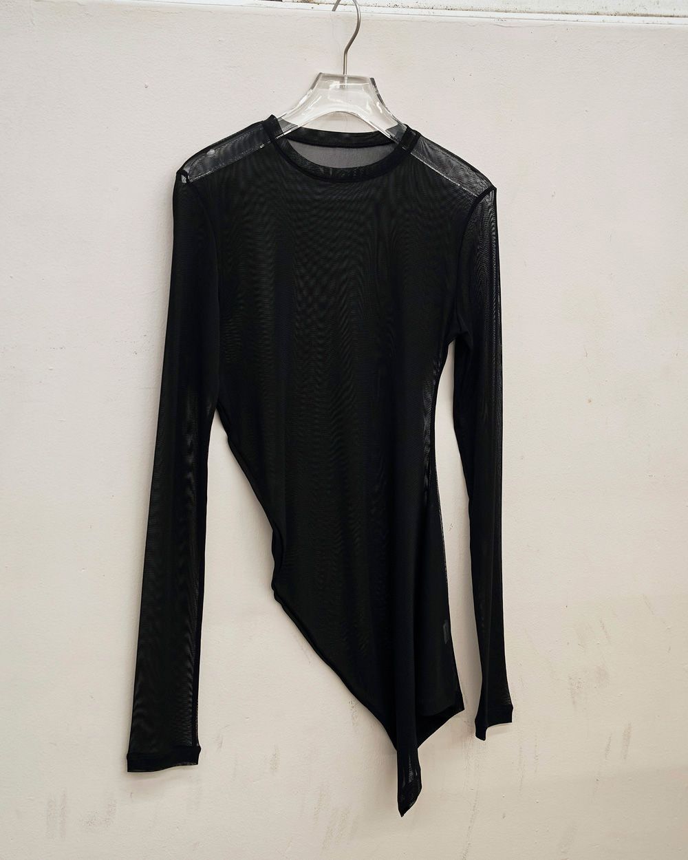 トップス FUGUIHUA Asymetric mesh top Eco Giselle Printed Asymmetrical Top | GUESS