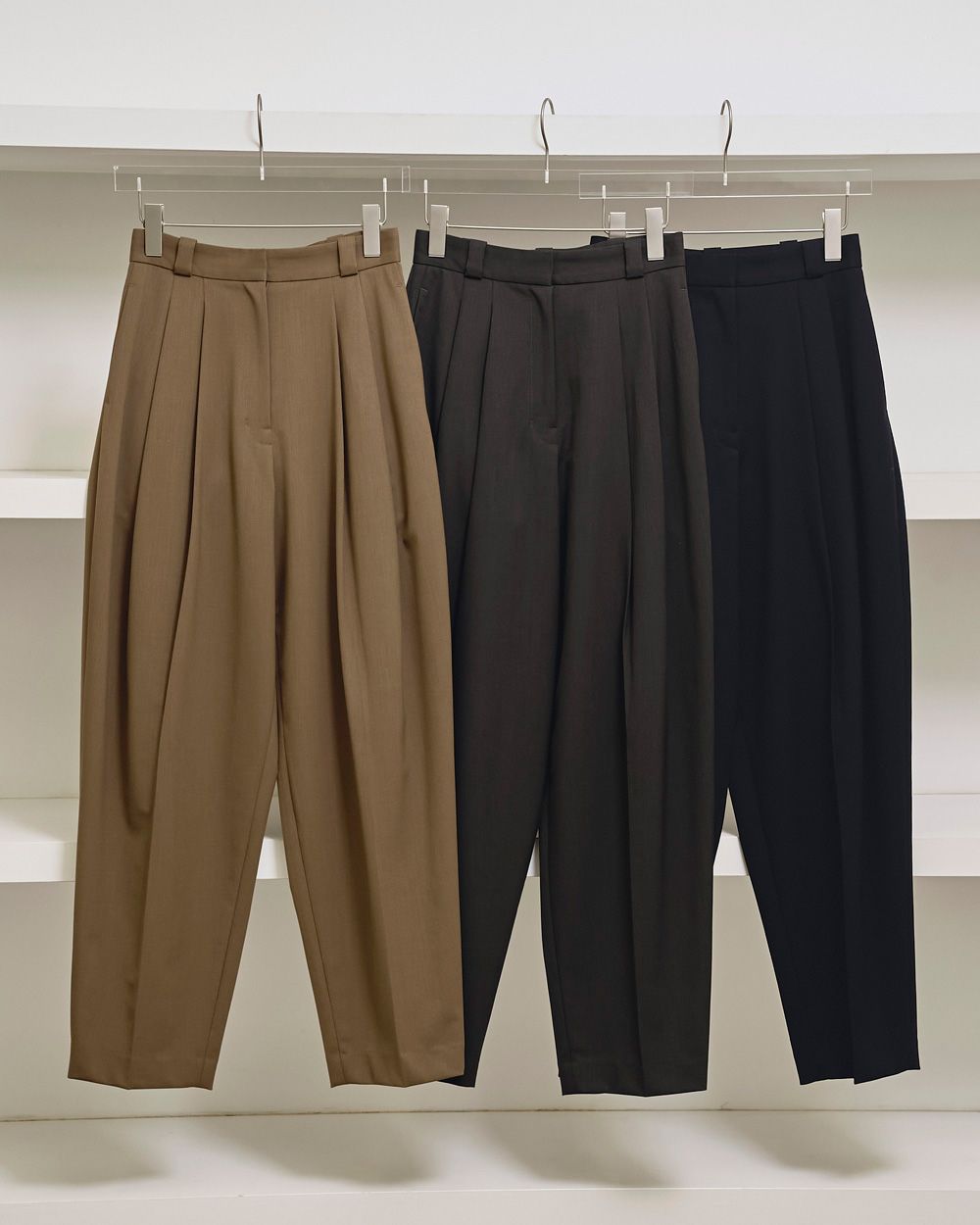 ★新品★ todayful tuck tapered trousers ブラック 予約商品】TODAYFUL トゥデイフル Tapered Tuck Trousers