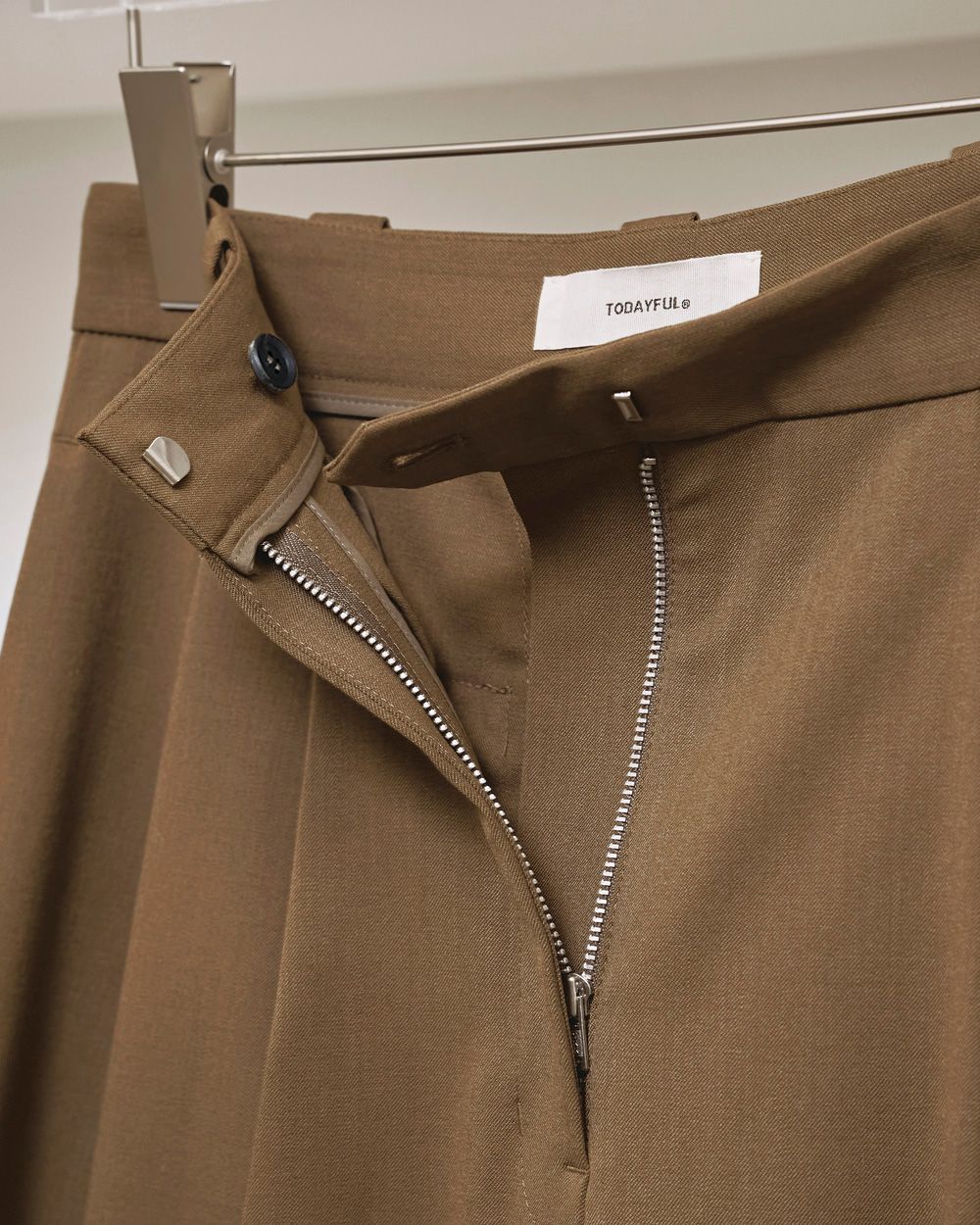 パンツ todayful tuck tapered trousers eight TODAYFUL(トゥデイフル) / Life's online store（ライフズ