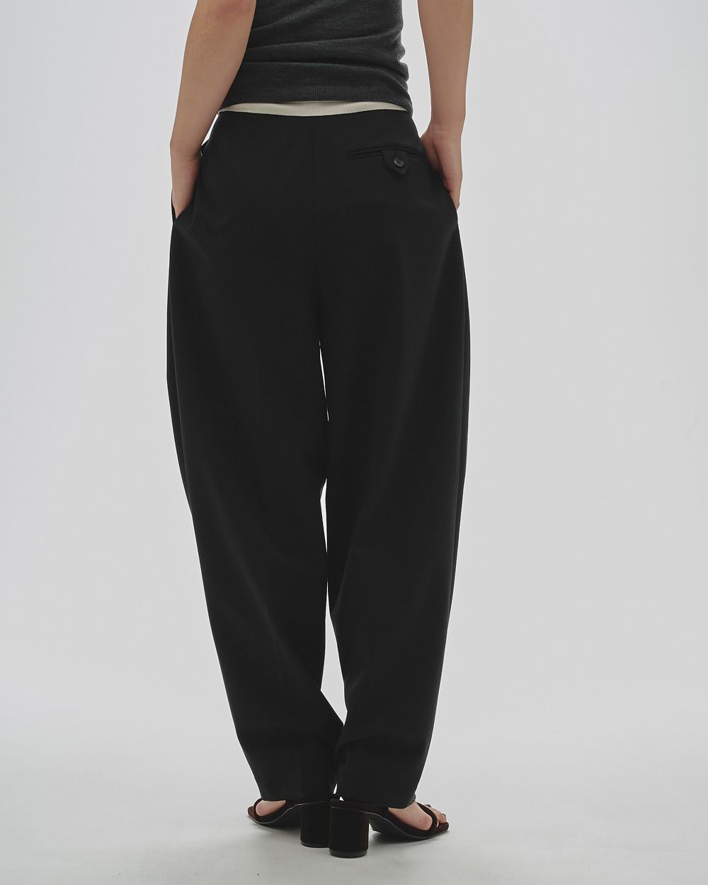 ★新品★ todayful tuck tapered trousers ブラック 予約商品】TODAYFUL トゥデイフル Tapered Tuck Trousers