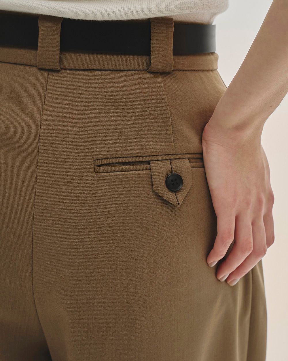 Tapered Tuck Trousers Tapered Tuck Trousers,テーパードタックトラウザーズ,12520710,タックトラウザーズ,タックパンツ,パンツ,ボトムス,トラウザーズ,テーパードパンツ,todayful,トゥデイフル,lifes,ライフズ,25aw,吉田怜香
