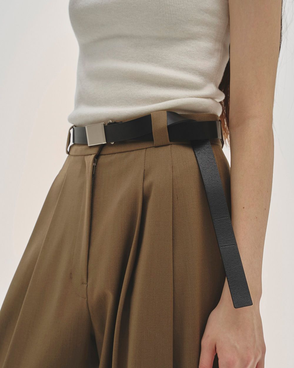 Tapered Tuck Trousers Tapered Tuck Trousers,テーパードタックトラウザーズ,12520710,タックトラウザーズ,タックパンツ,パンツ,ボトムス,トラウザーズ,テーパードパンツ,todayful,トゥデイフル,lifes,ライフズ,25aw,吉田怜香