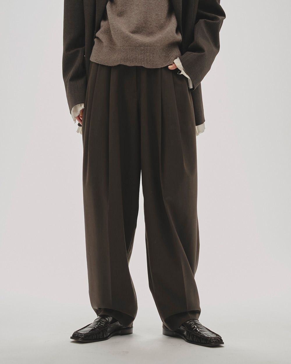 パンツ todayful tuck tapered trousers eight TODAYFUL(トゥデイフル) / Life's online store（ライフズ