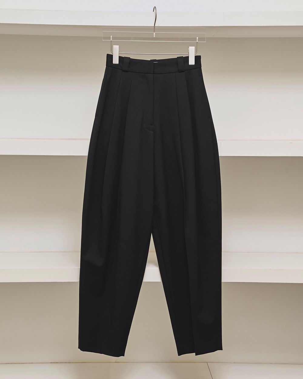 Tapered Tuck Trousers Tapered Tuck Trousers,テーパードタックトラウザーズ,12520710,タックトラウザーズ,タックパンツ,パンツ,ボトムス,トラウザーズ,テーパードパンツ,todayful,トゥデイフル,lifes,ライフズ,25aw,吉田怜香