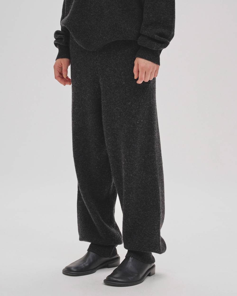Cashmere Easy Pants Cashmere Easy Pants,カシミヤイージーパンツ,12520718,パンツ,ボトムス,ニットパンツ,カシミヤ,イージーパンツ,ラフパンツ,セットアップ,todayful,トゥデイフル,lifes,ライフズ,25aw,吉田怜香