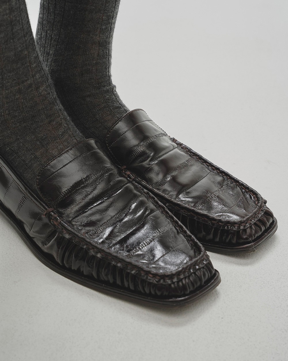 Squaretoe Gather Loafers Squaretoe Gather Loafers,スクエアトゥギャザーローファー,12521007,スクエアトゥローファー,ローファー,ギャザーローファー,靴,シューズ,フラットシューズ,レザーシューズ,レザーローファー,todayful,トゥデイフル,lifes,ライフズ,25aw,吉田怜香