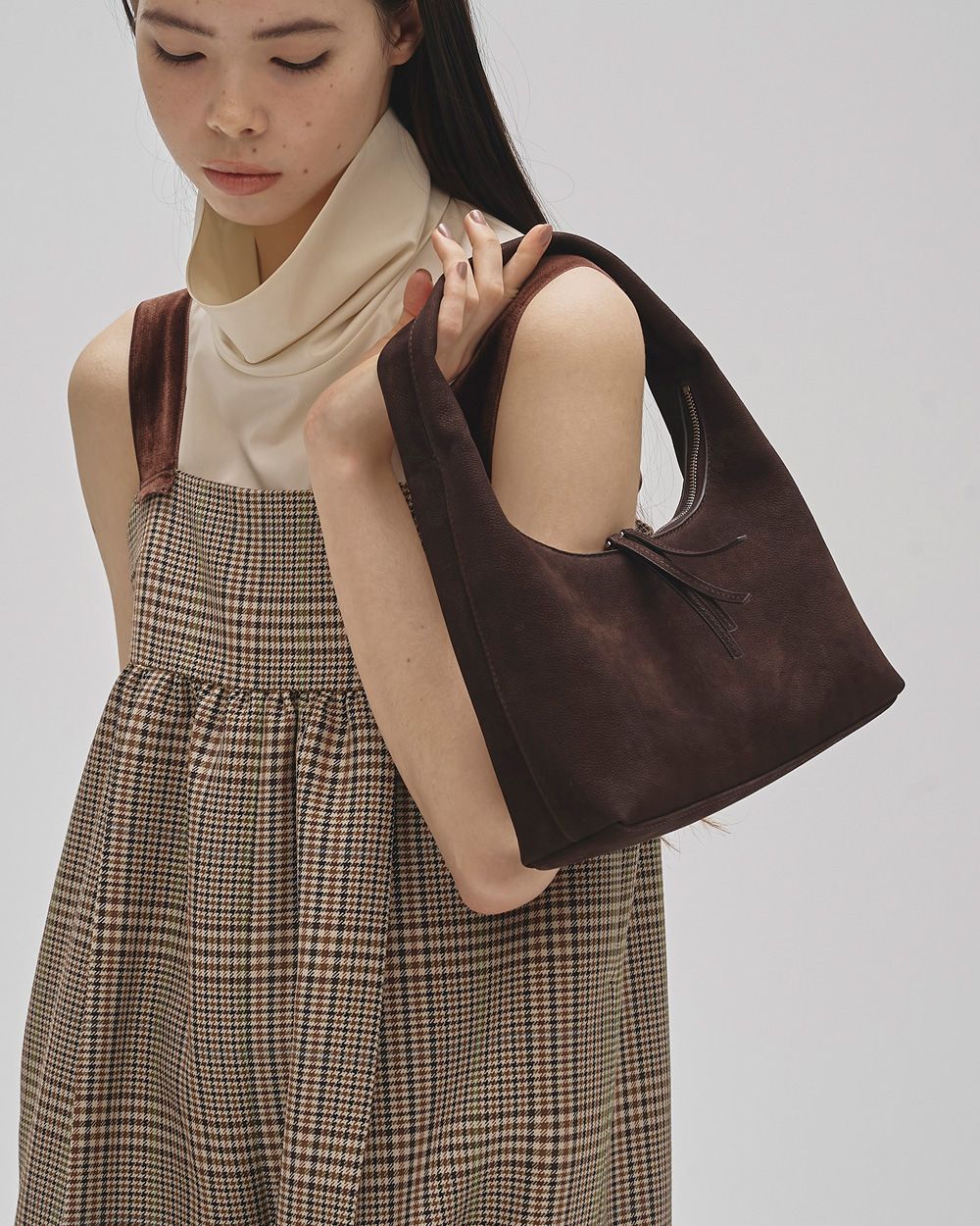 Round Leather Bag Round Leather Bag,ラウンドレザーバッグ,12521015,レザーバッグ,ラウンドバッグ,ショルダーバッグ,バッグ,レザーバッグ,todayful,トゥデイフル,lifes,ライフズ,25aw,吉田怜香