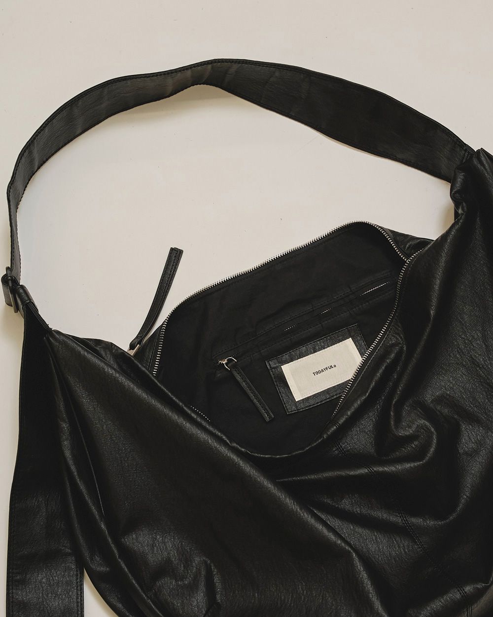 Ecoleather Shoulder Bag Ecoleather Shoulder Bag,エコレザーショルダーバック,12521019,todayful,ショルダーバック,レザーショルダーバッグ,エコレザーバッグ,ヴィーガンレザーバッグ,バッグ,鞄,レザーバッグ,トゥデイフル,lifes,ライフズ,25ss,吉田怜香