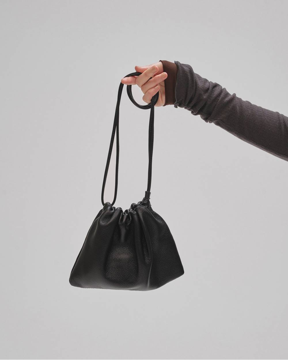 Drawstring Leather Bag Drawstring Leather Bag,ドロストリングレザーバック,12521027,バック,レザーバック,ドロストリングバック,todayful,トゥデイフル,lifes,吉田怜香,25aw,25winter