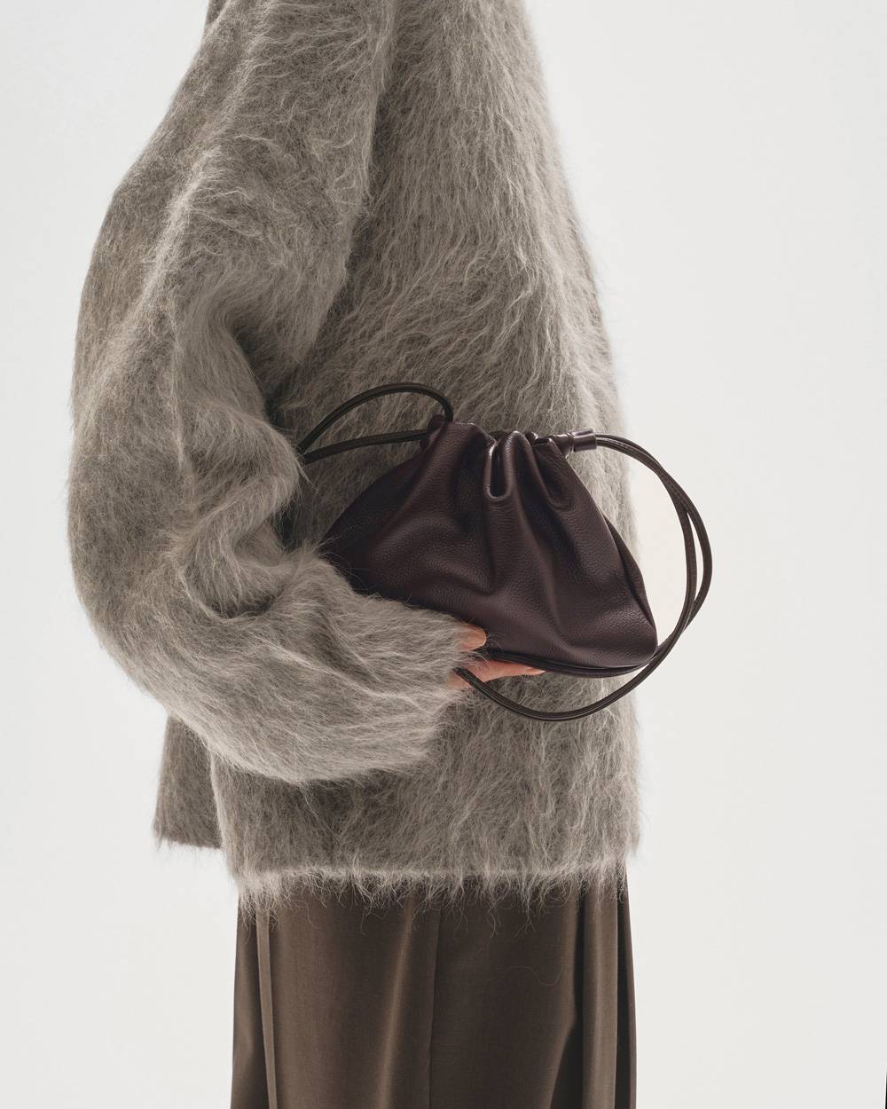 Drawstring Leather Bag Drawstring Leather Bag,ドロストリングレザーバック,12521027,バック,レザーバック,ドロストリングバック,todayful,トゥデイフル,lifes,吉田怜香,25aw,25winter