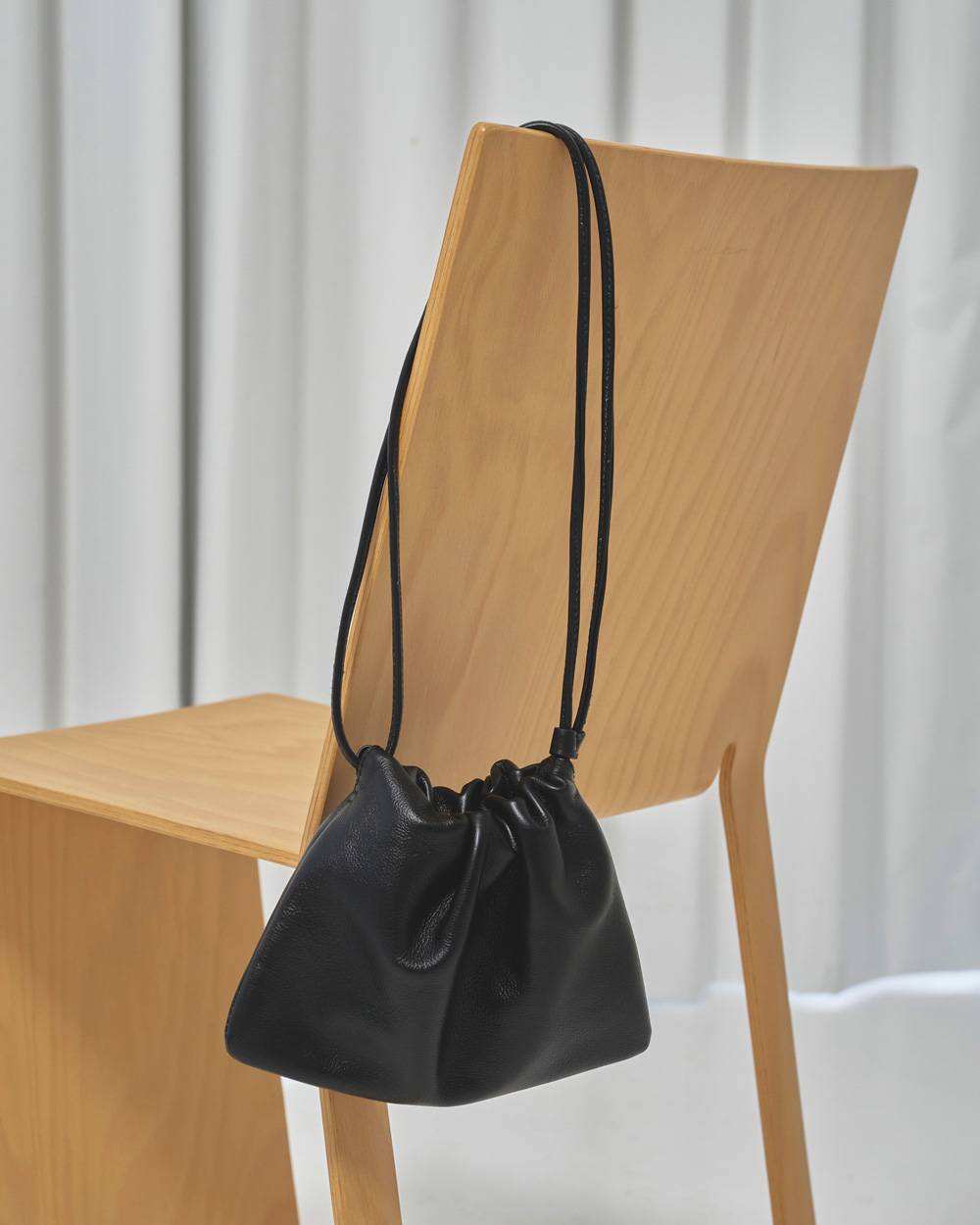 Drawstring Leather Bag Drawstring Leather Bag,ドロストリングレザーバック,12521027,バック,レザーバック,ドロストリングバック,todayful,トゥデイフル,lifes,吉田怜香,25aw,25winter