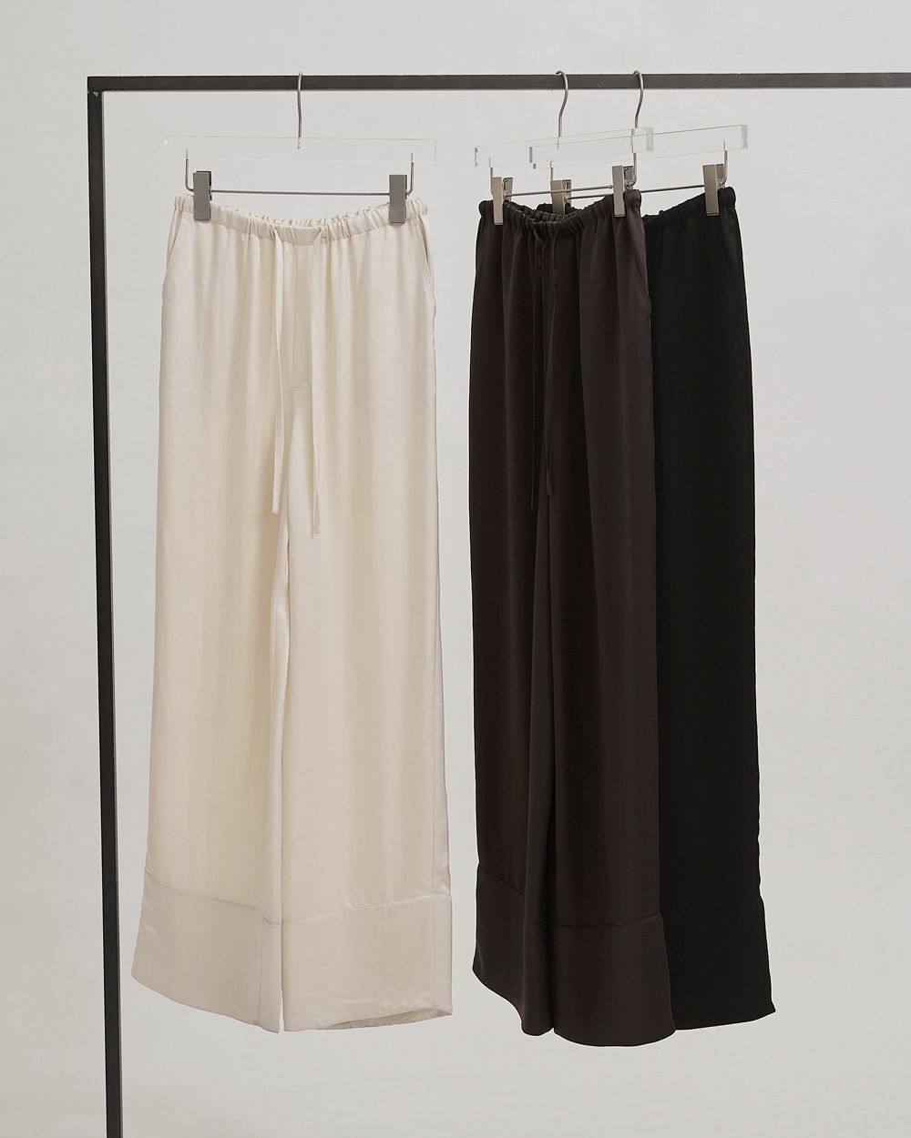パンツ TODAYFUL Satin Easy Pants Satin Easy Pants（デニムパンツ）｜TODAYFUL（トゥデイフル）の