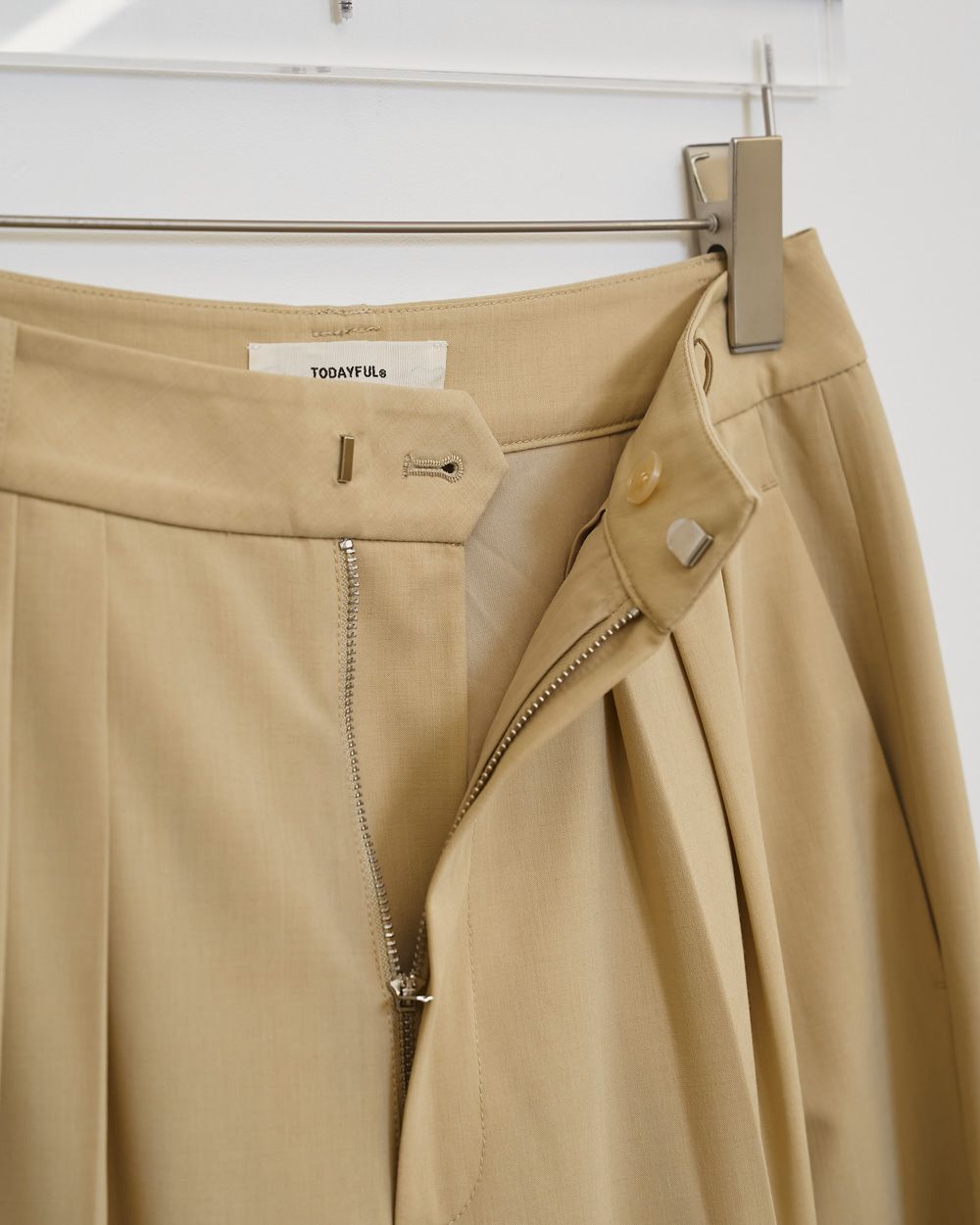 Dry Touch Tuck Trousers Dry Touch Tuck Trousers,ドライタッチタックトラウザーズ,12610705,パンツ,ボトムス,トラウザーズ,ドライタッチトラウザーズ,タックトラウザーズ,todayful,トゥデイフル,lifes,吉田怜香,26ss