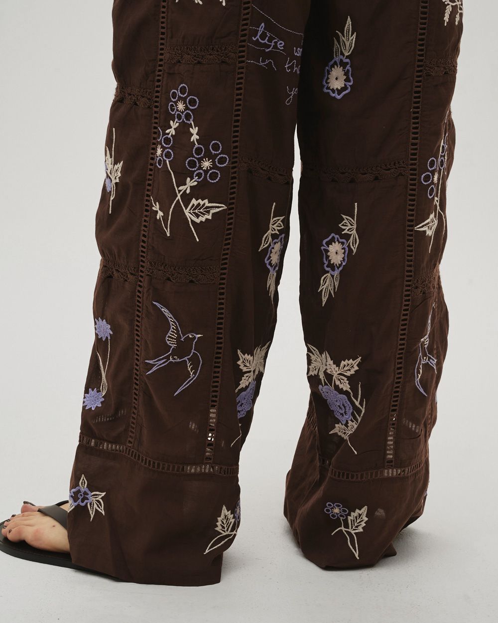 【TODAYFUL】エンブロイダリーパッチワークトラウザーズパンツ TODAYFUL（トゥデイフル）の「TODAYFUL Embroidery Patchwork