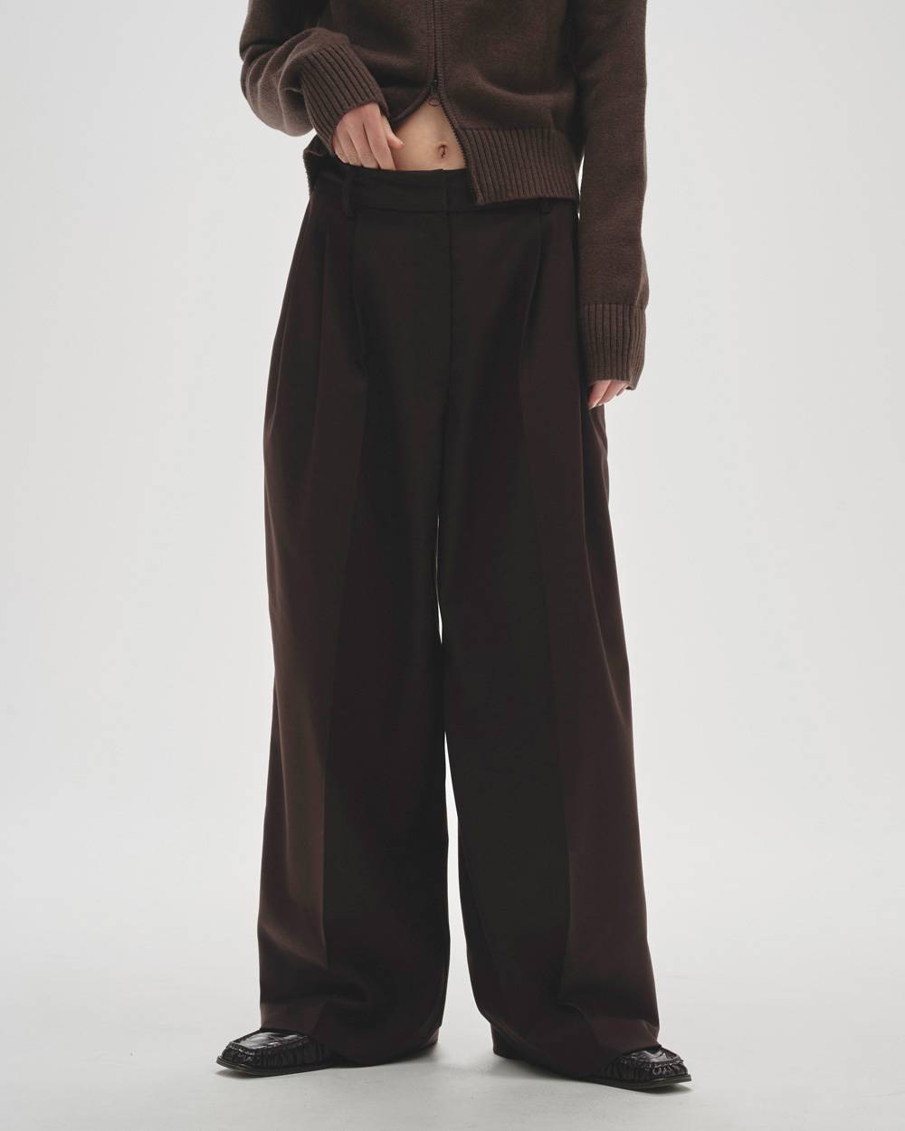 【TODAYFUL】Lightweight Tuck Trousers TODAYFUL(トゥデイフル) / Life's online store（ライフズ