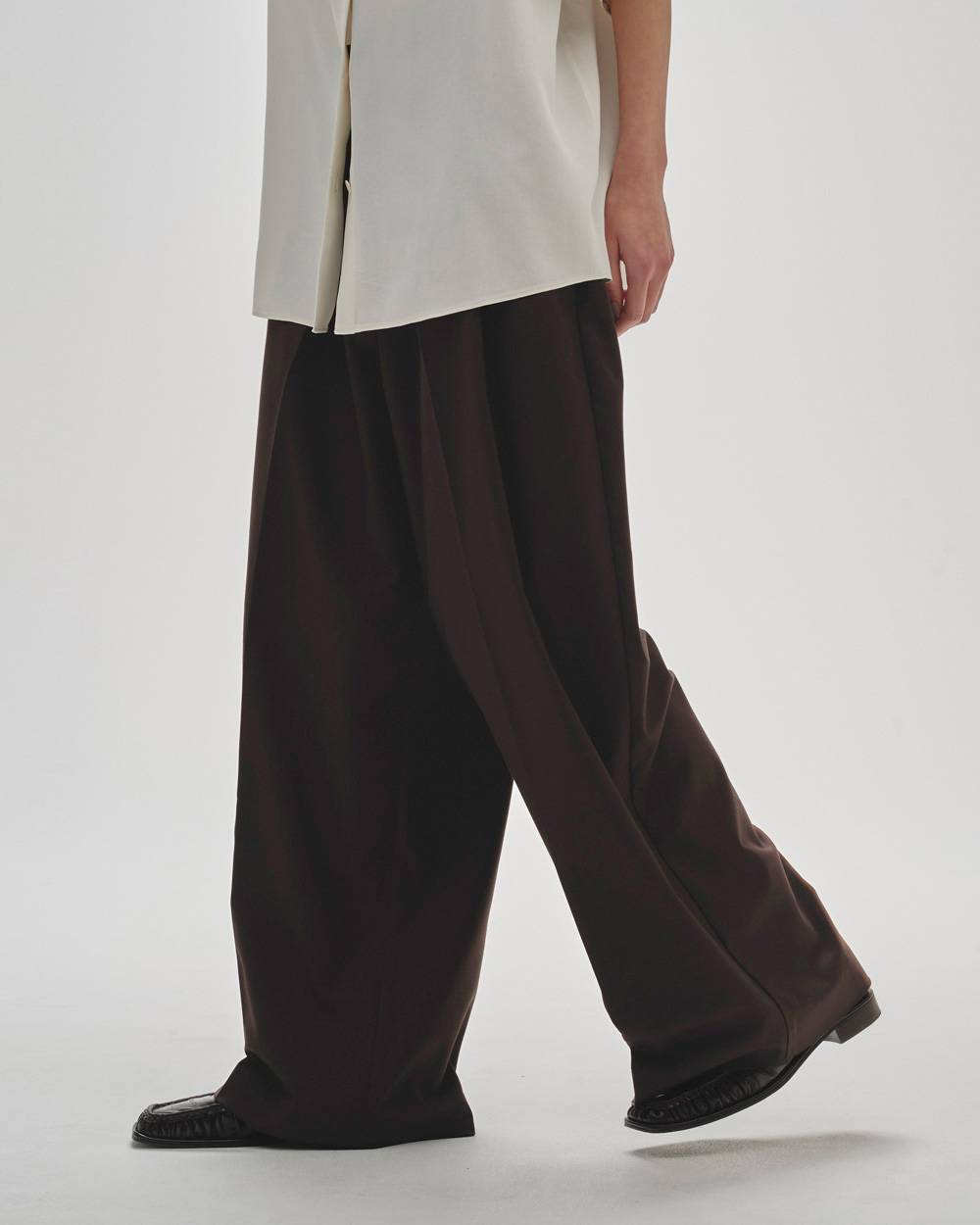 【TODAYFUL】Lightweight Tuck Trousers TODAYFUL(トゥデイフル) / Life's online store（ライフズ