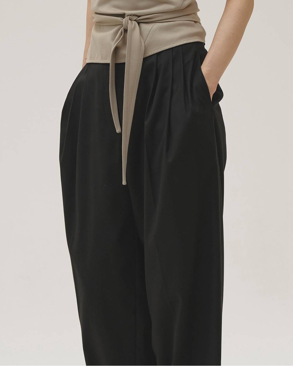 Lightweight Tuck Trousers Lightweight Tuck Trousers,ライトウェイトタックトラウザーズ,12610723,タックトラウザーズ,パンツ,トラウザーズ,ボトムス,ワイドパンツ,todayful,トゥデイフル,lifes,吉田怜香,26aw