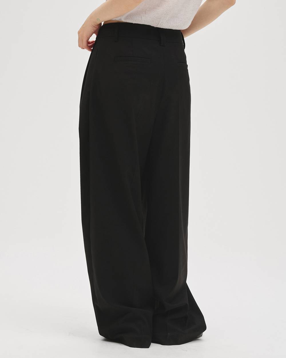 Lightweight Tuck Trousers Lightweight Tuck Trousers,ライトウェイトタックトラウザーズ,12610723,タックトラウザーズ,パンツ,トラウザーズ,ボトムス,ワイドパンツ,todayful,トゥデイフル,lifes,吉田怜香,26aw