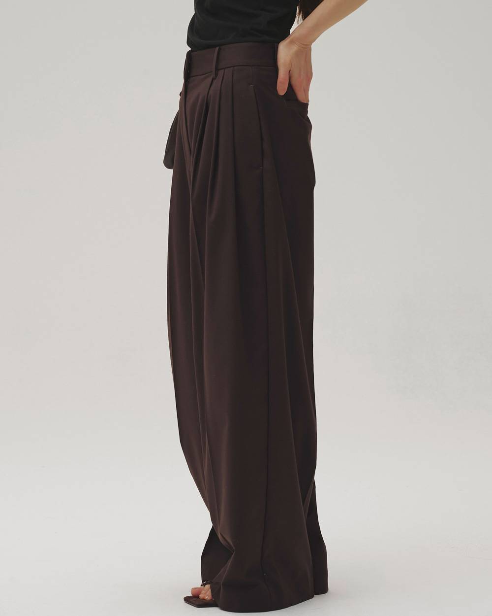 Lightweight Tuck Trousers Lightweight Tuck Trousers,ライトウェイトタックトラウザーズ,12610723,タックトラウザーズ,パンツ,トラウザーズ,ボトムス,ワイドパンツ,todayful,トゥデイフル,lifes,吉田怜香,26aw