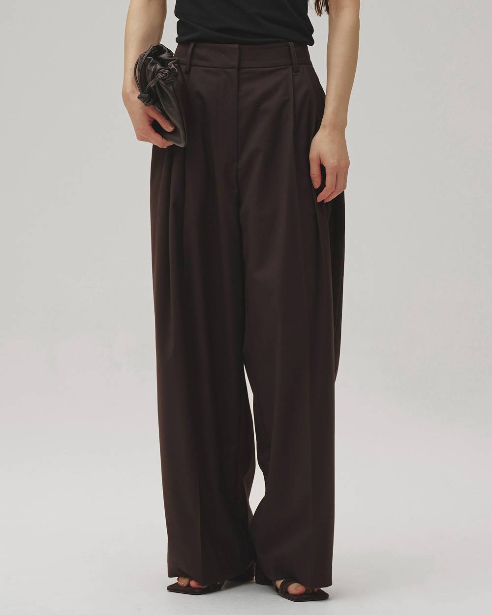 Lightweight Tuck Trousers Lightweight Tuck Trousers,ライトウェイトタックトラウザーズ,12610723,タックトラウザーズ,パンツ,トラウザーズ,ボトムス,ワイドパンツ,todayful,トゥデイフル,lifes,吉田怜香,26aw