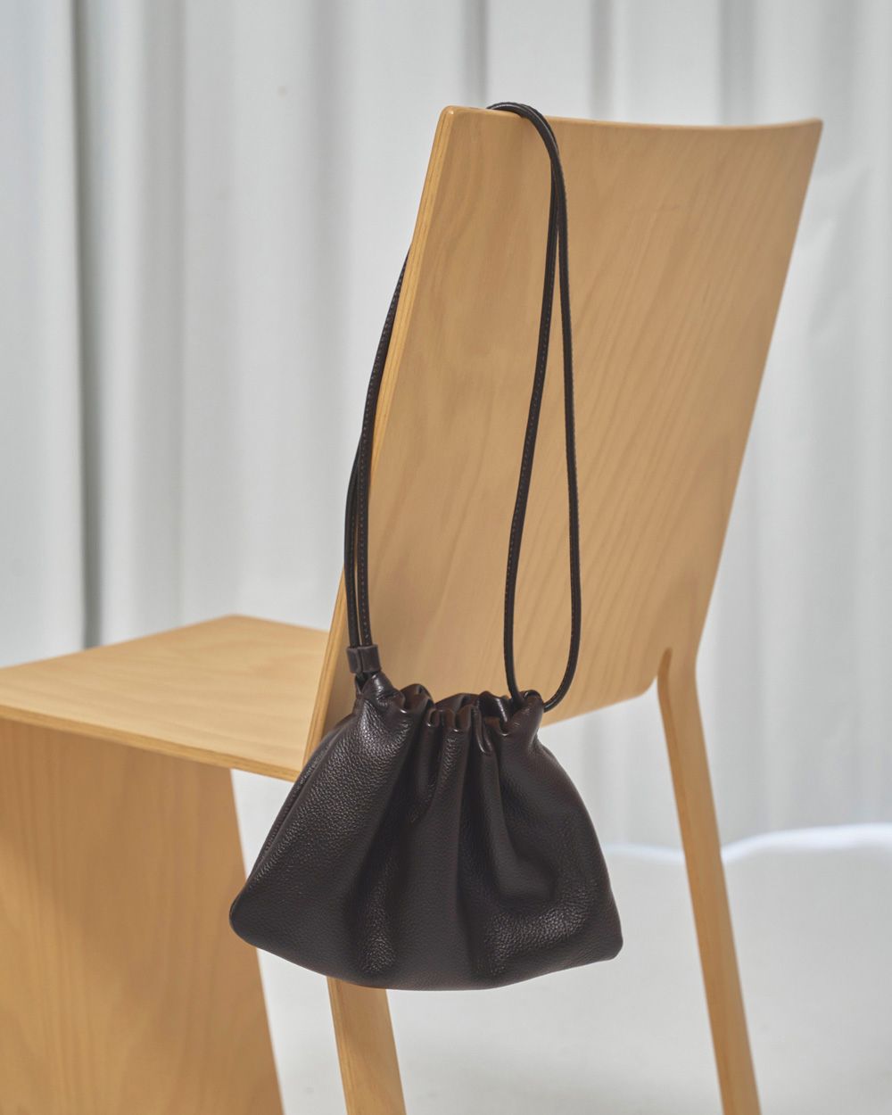 【極美品】ドゥーズィエムクラス　セルリ　CELERI　ドローストリングバッグ 極美品】ドゥーズィエムクラス セルリ CELERI ドローストリング