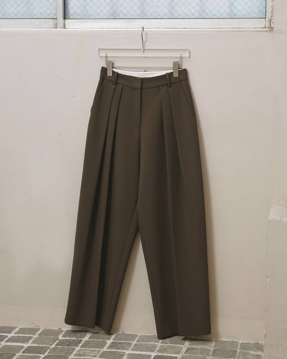Bonding Wide Trousers Bonding Wide Trousers,ボンディングワイドトラウザー,12620702,ボンディング,ワイドトラウザー,タックパンツ,トラウザー,ボトムス,パンツ,todayful,トゥデイフル,lifes,吉田怜香,26aw