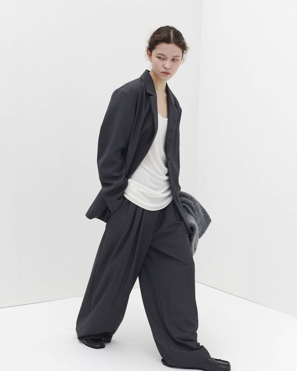 Wide Tuck Trousers Wide Tuck Trousers,ワイドトラックトラウザー,12620718,トラウザー,ワイドトラウザート,トラックトラウザート,ボトムス,todayful,トゥデイフル,lifes,ライフズ,26aw,スタジオドー,StudioDoe,台湾ブランド,コラボ商品,コラボレーションアイテム,限定商品