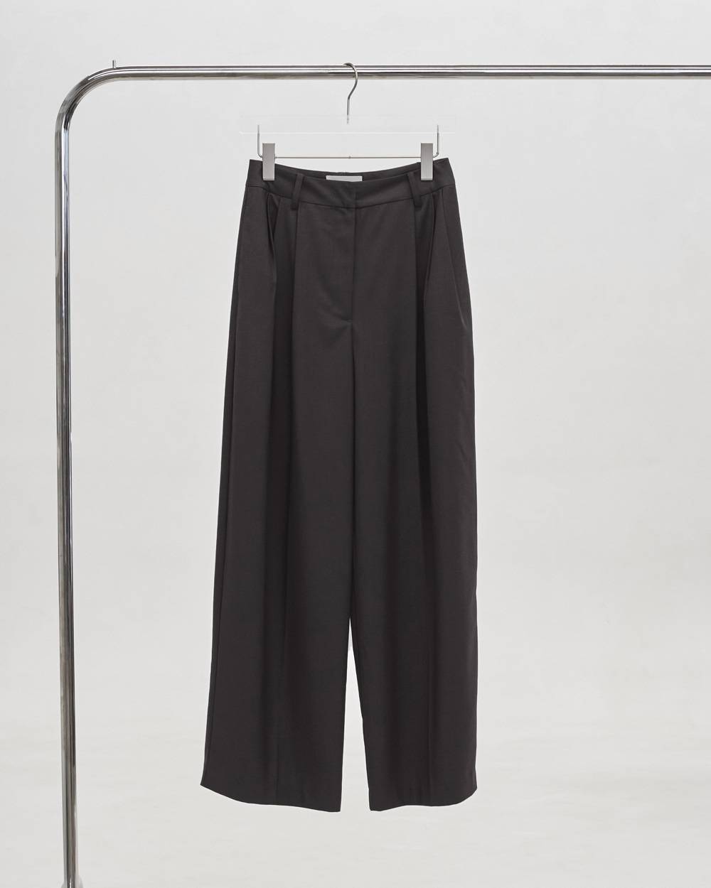 Wide Tuck Trousers Wide Tuck Trousers,ワイドトラックトラウザー,12620718,トラウザー,ワイドトラウザート,トラックトラウザート,ボトムス,todayful,トゥデイフル,lifes,ライフズ,26aw,スタジオドー,StudioDoe,台湾ブランド,コラボ商品,コラボレーションアイテム,限定商品