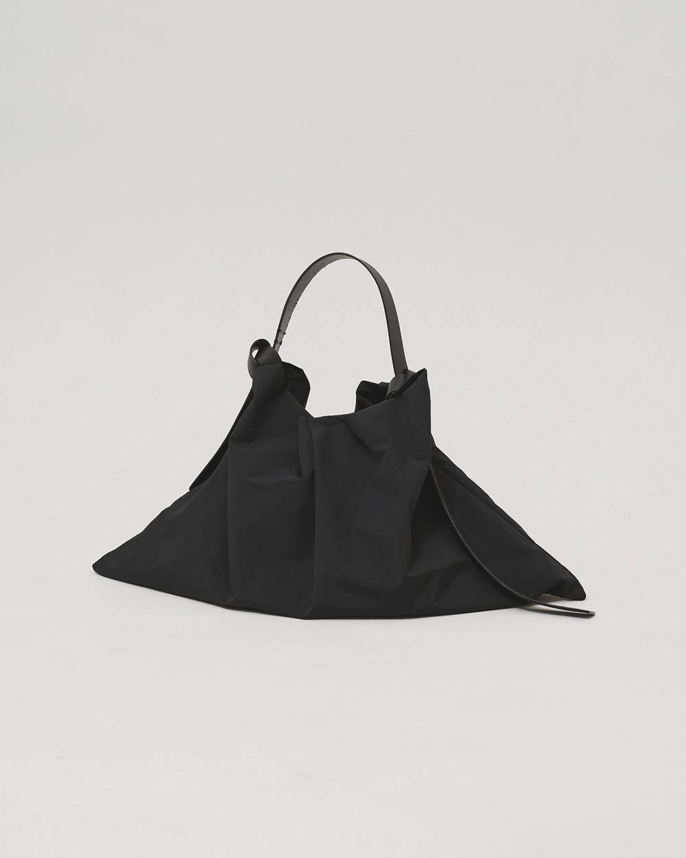 Leatherbelt Shoulder Bag Leatherbelt Shoulder Bag,レザーベルトショルダーバッグ,12621010,ショルダーバッグ,レザーバッグ,レザーベルトバッグ,鞄,バッグ,バック,todayful,トゥデイフル,lifes,吉田怜香,26aw