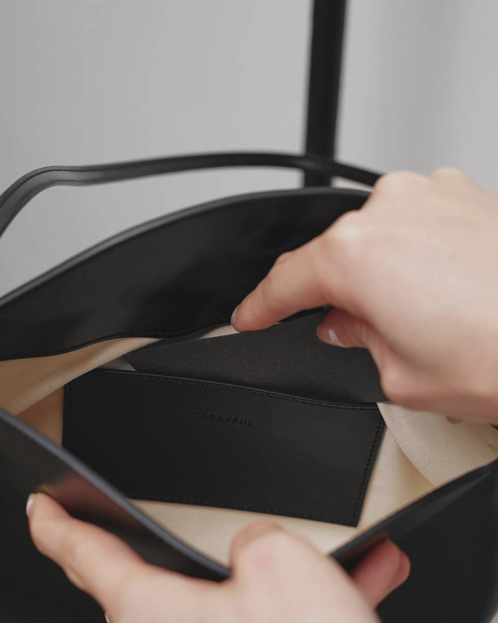 Sleek Leather Bag Sleek Leather Bag(スリークレザーバッグ)です。12621029,レザーバッグ,バッグ,鞄,todayful,トゥデイフル,lifes,吉田怜香,26aw