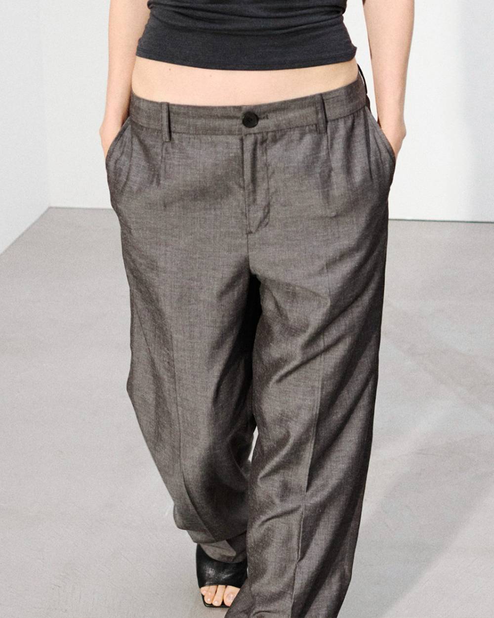 Linen Lowrise Trousers Linen Lowrise Trousers(リネンローライズトラウザー)です。12710704,ローライズトラウザー,リネントラウザー,ボトムス,トラウザー,パンツ,todayful,トゥデイフル,lifes,吉田怜香,27ss
