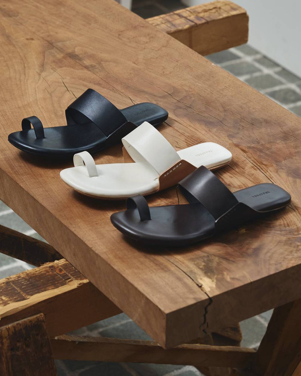 Leather Thong Sandals Leather Thong Sandals,レザートングサンダル)です。12711004,レザーサンダル,トングサンダル,サンダル,靴,シューズ,todayful,トゥデイフル,lifes,吉田怜香,27ss