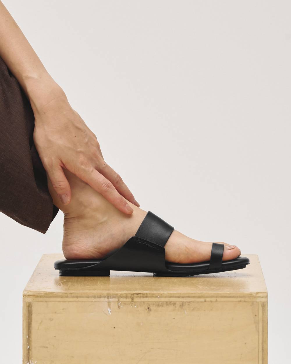 Leather Thong Sandals Leather Thong Sandals,レザートングサンダル)です。12711004,レザーサンダル,トングサンダル,サンダル,靴,シューズ,todayful,トゥデイフル,lifes,吉田怜香,27ss