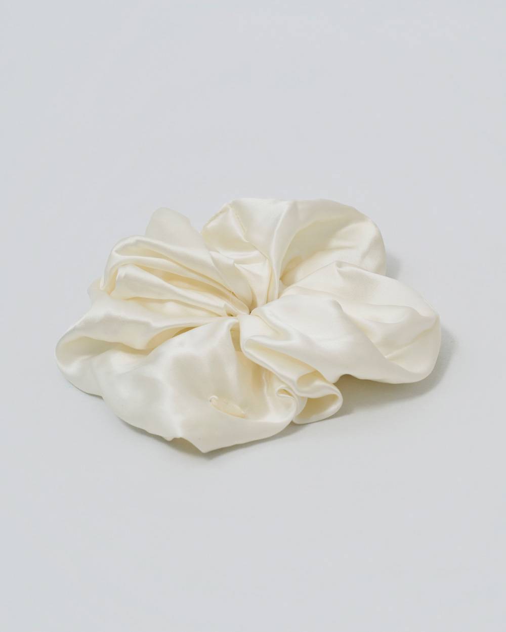 Volume Silk Chouchou Volume Silk Chouchou,ボリュームシルクシュシュ,82521022,シュシュ,シルク,ヘアアクセ,カチューシャ,アクセサリー,lifes,ライフズ,LIFE’s