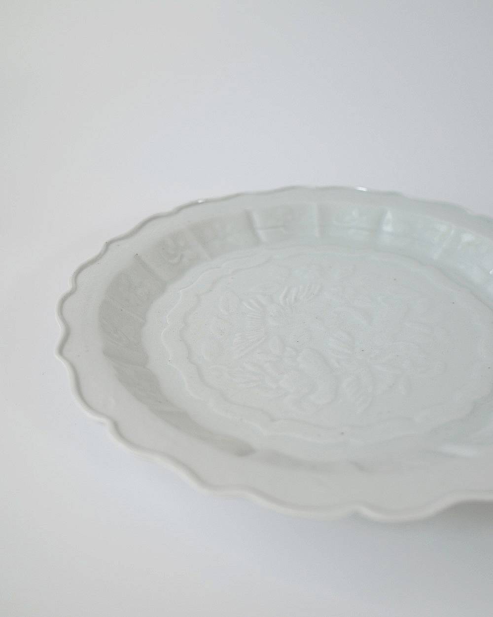 文祥窯　白磁花喰鳥型打7寸皿 文祥窯　白磁花喰鳥型打7寸皿,ぶんしょうがま はくじはなくいどり がたうち7すんざら,82521229,白磁,文祥窯 ,馬場光二郎,有田焼,器,作家,皿,テーブルウェア,インテリア,lifes,ライフズ