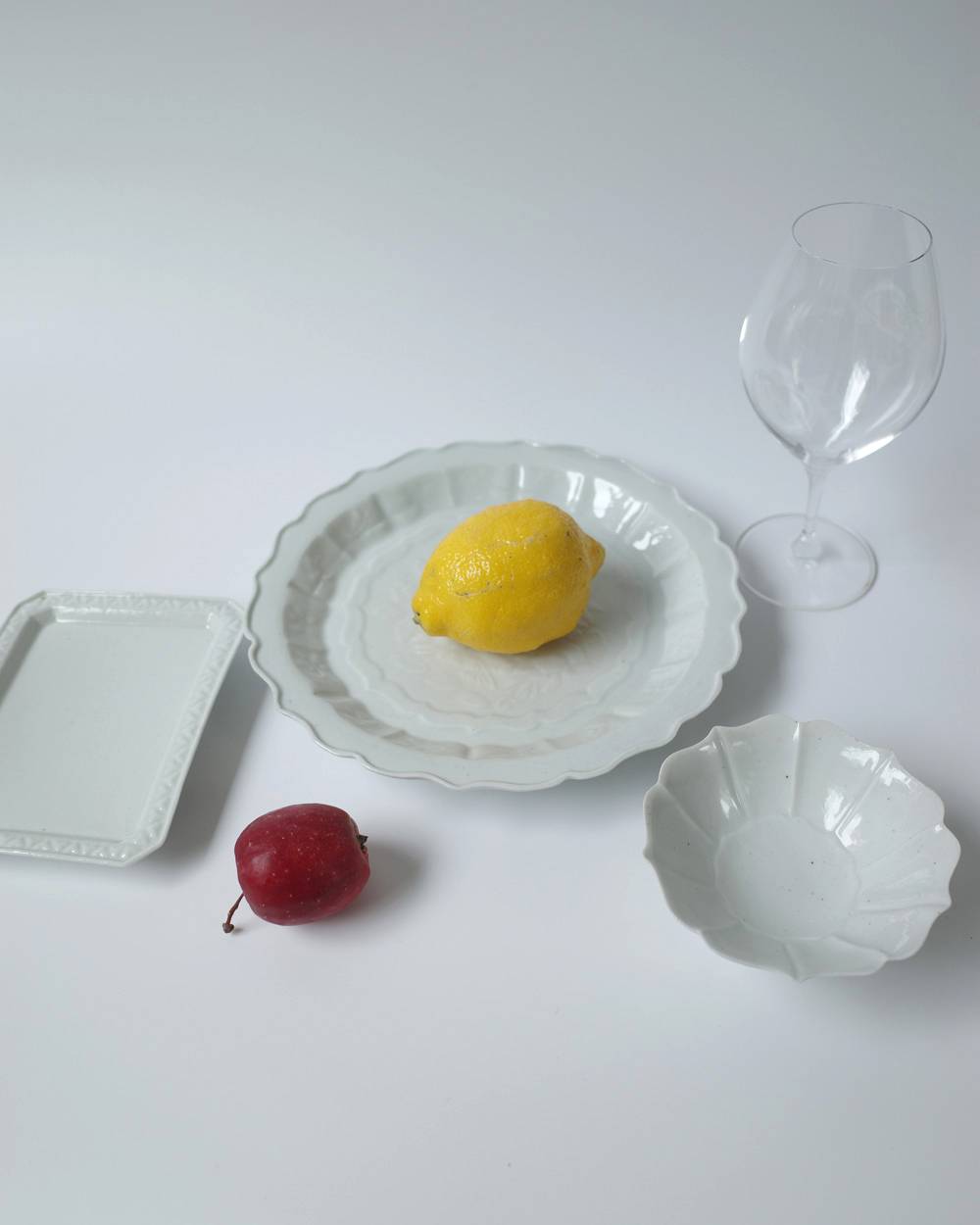 文祥窯　白磁花喰鳥型打7寸皿 文祥窯　白磁花喰鳥型打7寸皿,ぶんしょうがま はくじはなくいどり がたうち7すんざら,82521229,白磁,文祥窯 ,馬場光二郎,有田焼,器,作家,皿,テーブルウェア,インテリア,lifes,ライフズ