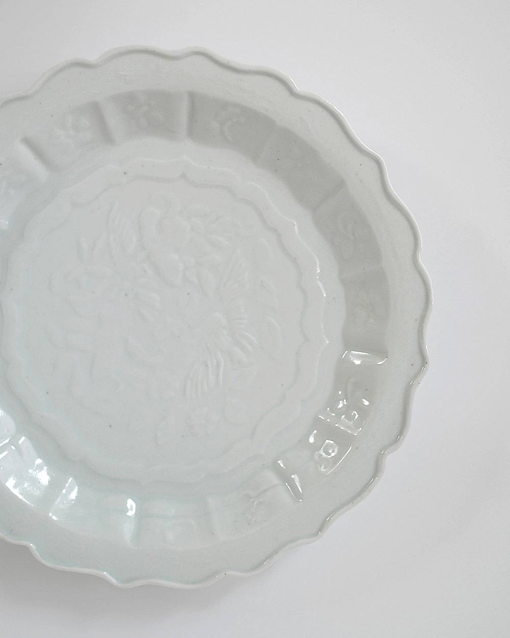 文祥窯　白磁花喰鳥型打7寸皿 文祥窯　白磁花喰鳥型打7寸皿,ぶんしょうがま はくじはなくいどり がたうち7すんざら,82521229,白磁,文祥窯 ,馬場光二郎,有田焼,器,作家,皿,テーブルウェア,インテリア,lifes,ライフズ