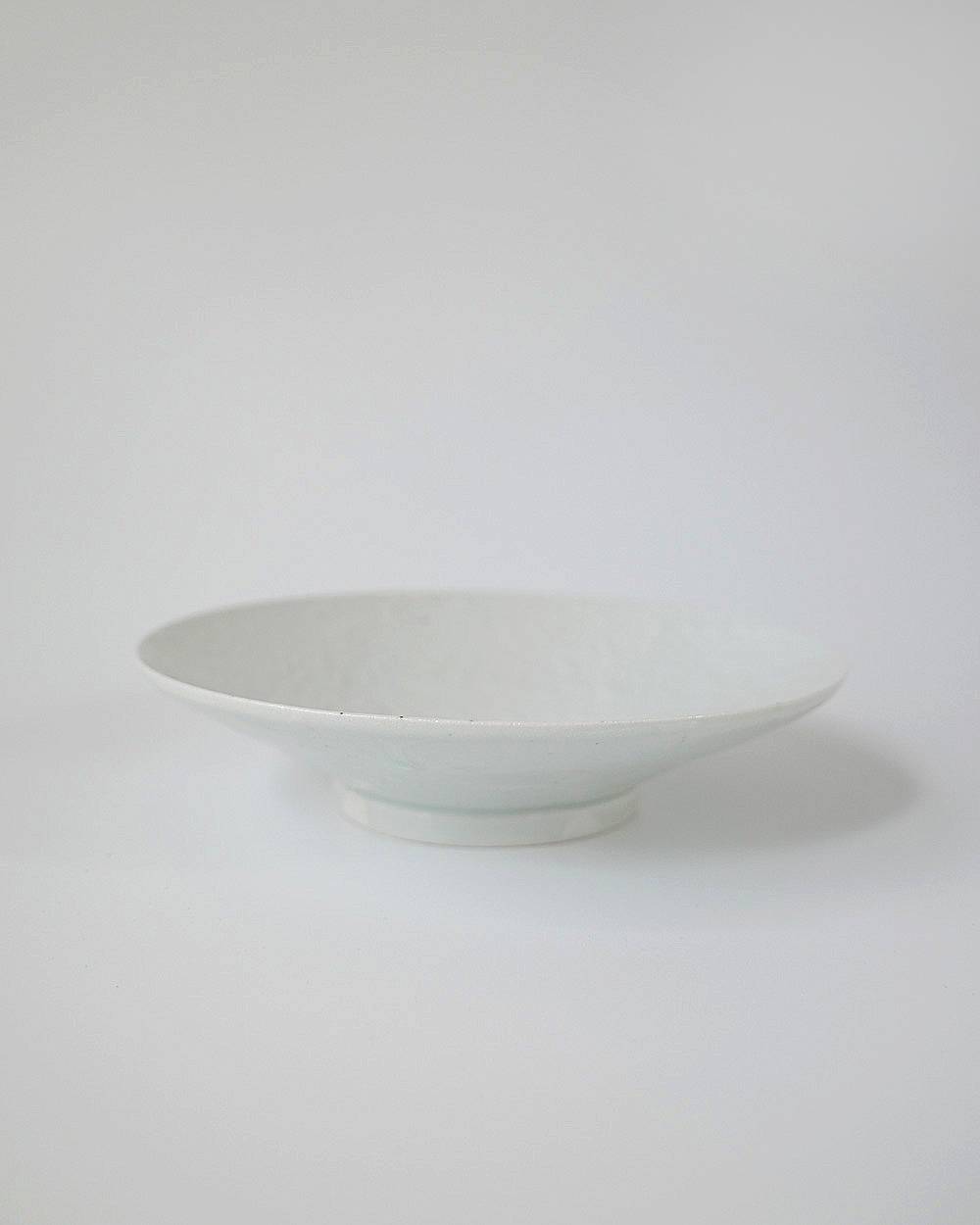 文祥窯　白磁唐草型打6寸浅鉢 文祥窯　白磁唐草型打6寸浅鉢,ぶんしょうがま はくじからくさがたうち6すんあさばち,82521230,白磁,文祥窯 ,馬場光二郎,有田焼,器,作家,皿,テーブルウェア,インテリア,lifes,ライフズ