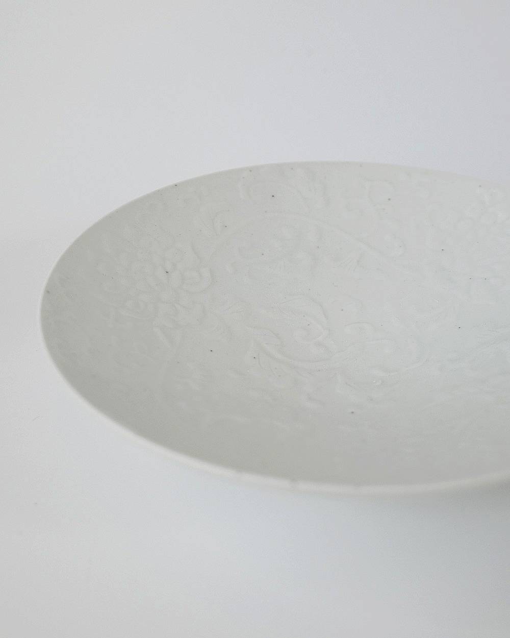 文祥窯　白磁唐草型打6寸浅鉢 文祥窯　白磁唐草型打6寸浅鉢,ぶんしょうがま はくじからくさがたうち6すんあさばち,82521230,白磁,文祥窯 ,馬場光二郎,有田焼,器,作家,皿,テーブルウェア,インテリア,lifes,ライフズ