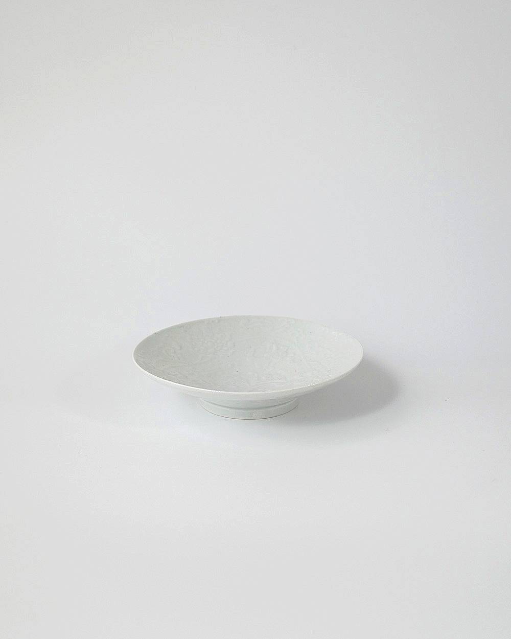 文祥窯　白磁唐草型打6寸浅鉢 文祥窯　白磁唐草型打6寸浅鉢,ぶんしょうがま はくじからくさがたうち6すんあさばち,82521230,白磁,文祥窯 ,馬場光二郎,有田焼,器,作家,皿,テーブルウェア,インテリア,lifes,ライフズ