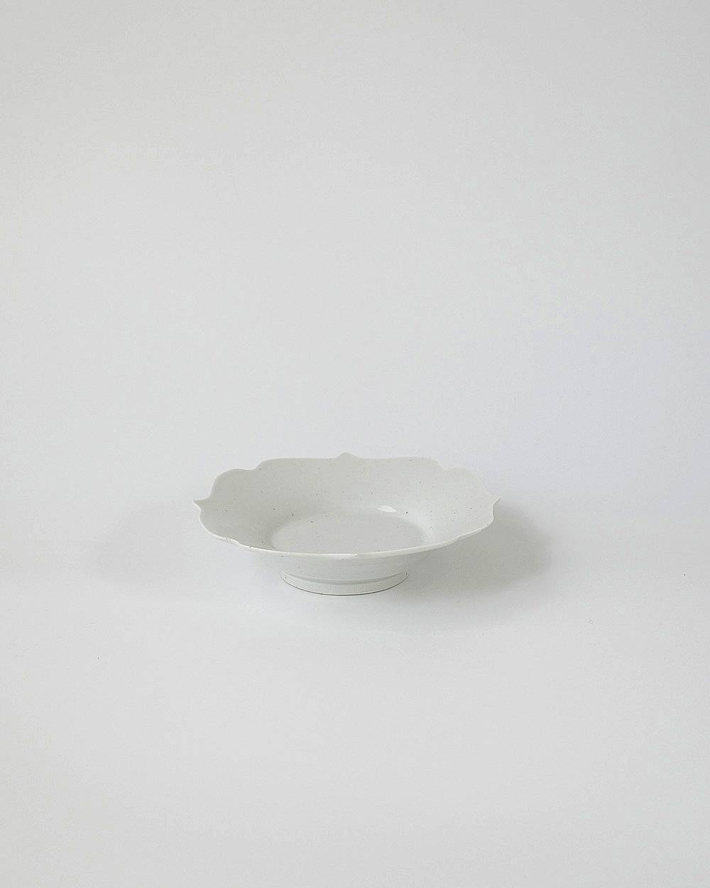 文祥窯　白磁型打5寸稜花皿 文祥窯　白磁型打5寸稜花皿,ぶんしょうがま はくじかたうち5すんりょうかざら,82521232,白磁,文祥窯 ,馬場光二郎,有田焼,器,作家,皿,テーブルウェア,インテリア,lifes,ライフズ