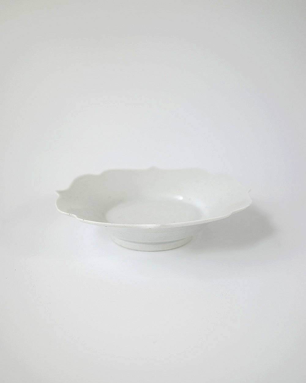 文祥窯　白磁型打5寸稜花皿 文祥窯　白磁型打5寸稜花皿,ぶんしょうがま はくじかたうち5すんりょうかざら,82521232,白磁,文祥窯 ,馬場光二郎,有田焼,器,作家,皿,テーブルウェア,インテリア,lifes,ライフズ