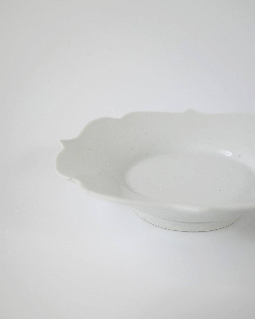 文祥窯　白磁型打5寸稜花皿 文祥窯　白磁型打5寸稜花皿,ぶんしょうがま はくじかたうち5すんりょうかざら,82521232,白磁,文祥窯 ,馬場光二郎,有田焼,器,作家,皿,テーブルウェア,インテリア,lifes,ライフズ