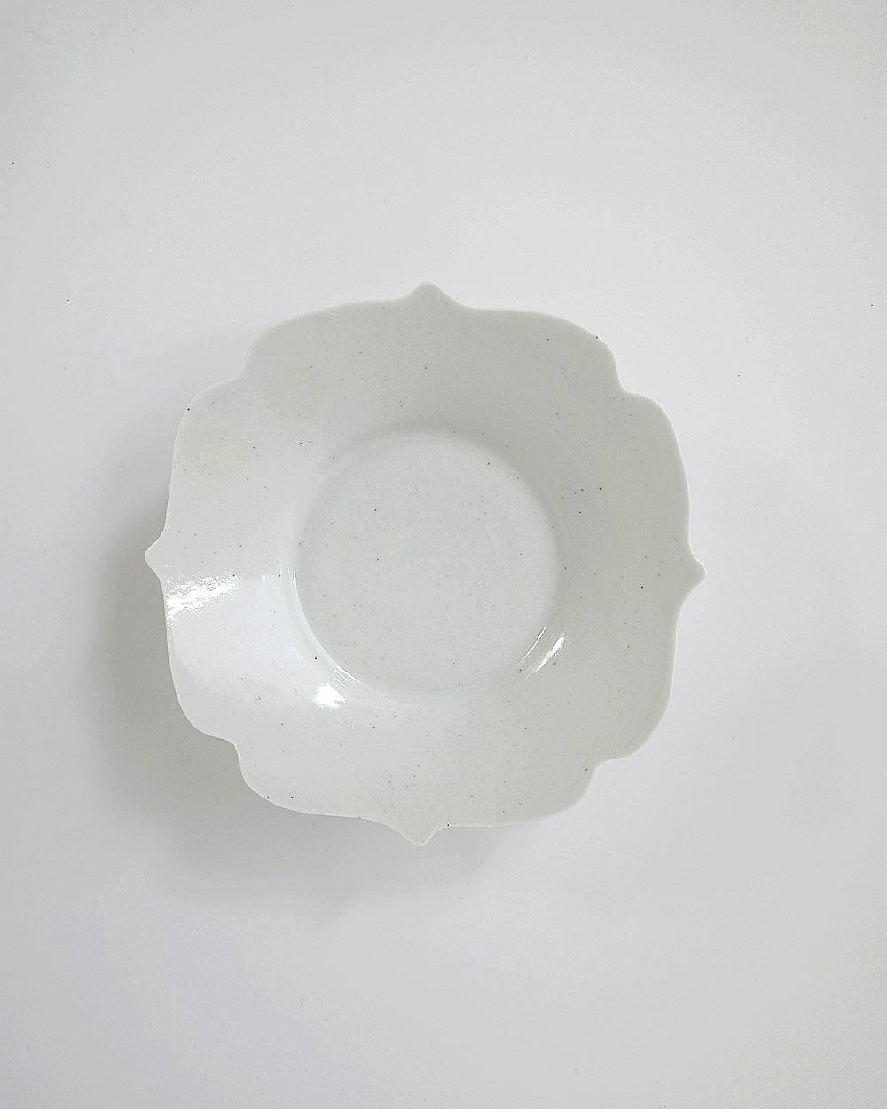 文祥窯　白磁型打5寸稜花皿 文祥窯　白磁型打5寸稜花皿,ぶんしょうがま はくじかたうち5すんりょうかざら,82521232,白磁,文祥窯 ,馬場光二郎,有田焼,器,作家,皿,テーブルウェア,インテリア,lifes,ライフズ
