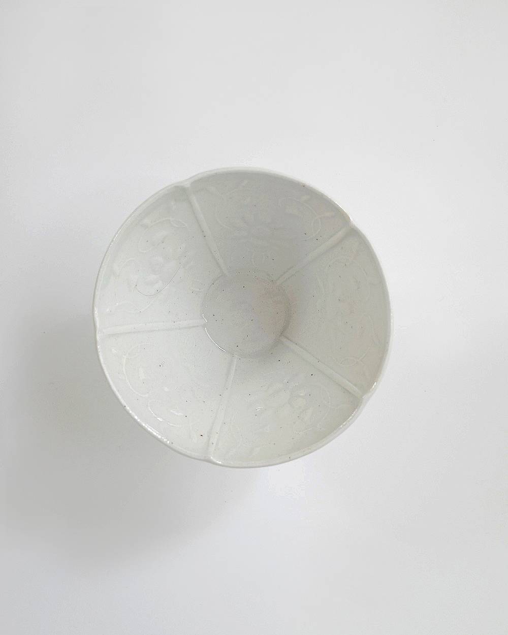 文祥窯　白磁草花型打小鉢 文祥窯　白磁草花型打小鉢,ぶんしょうがま はくじくさばながたうちこばち,82521233,白磁,文祥窯 ,馬場光二郎,有田焼,器,作家,皿,小鉢,テーブルウェア,インテリア,lifes,ライフズ