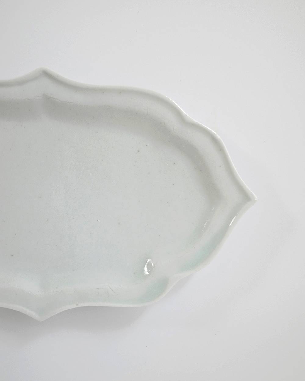 文祥窯　白磁型打タタラ稜花皿 文祥窯　白磁型打タタラ稜花皿,ぶんしょうがま はくじくかたうちたたらりょうかざら,82521234,白磁,文祥窯 ,馬場光二郎,有田焼,器,作家,皿,テーブルウェア,インテリア,lifes,ライフズ